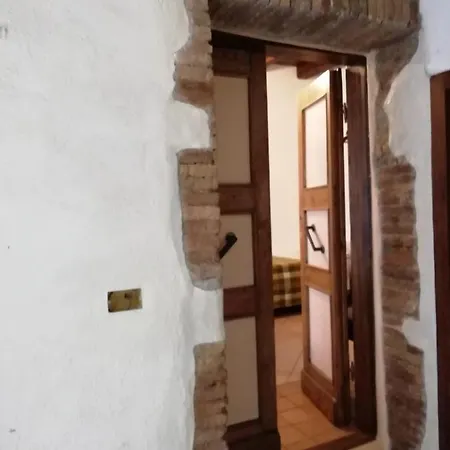 Il Cortile Del Castello *