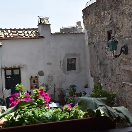 Il Cortile Del Castello * Capena