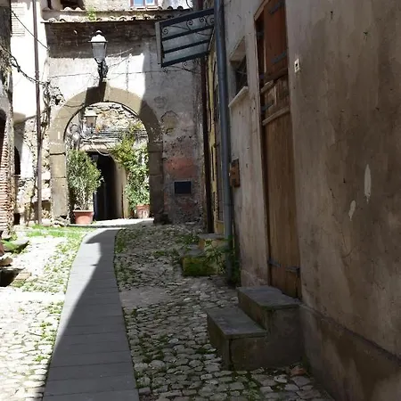 Il Cortile Del Castello