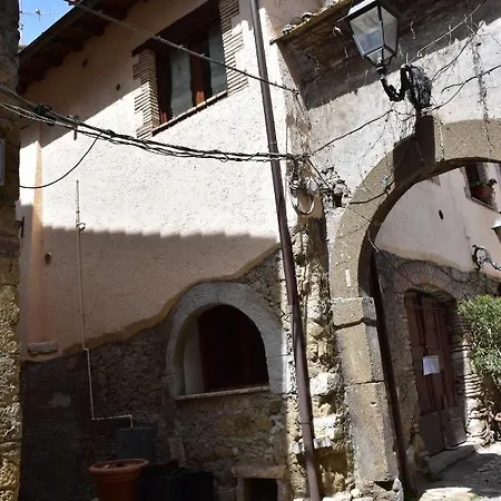 Il Cortile Del Castello *