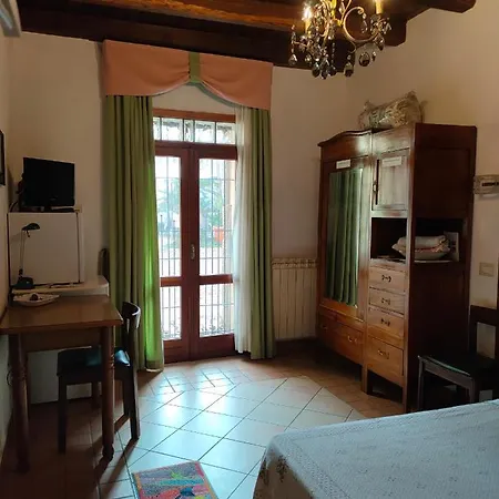 Il Cortile Del Castello Capena