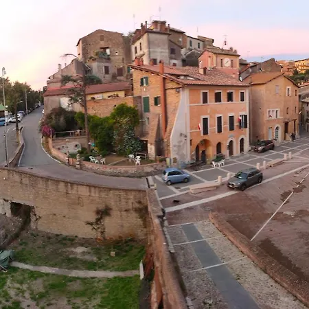 Il Cortile Del Castello *