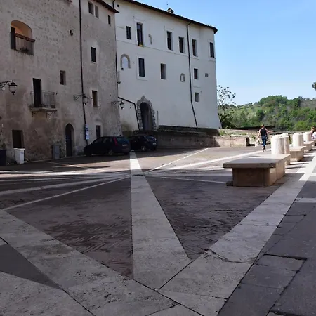 Il Cortile Del Castello